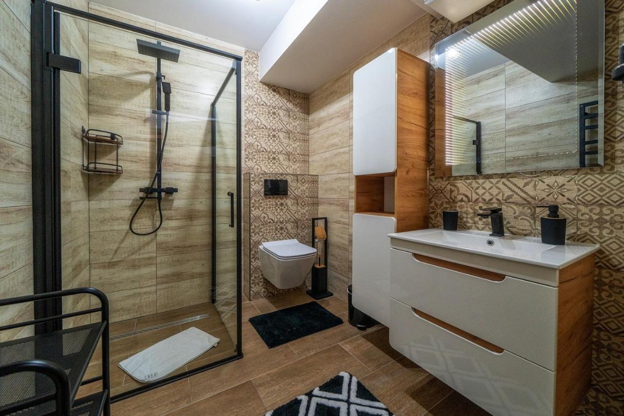 Apartment D3 *
